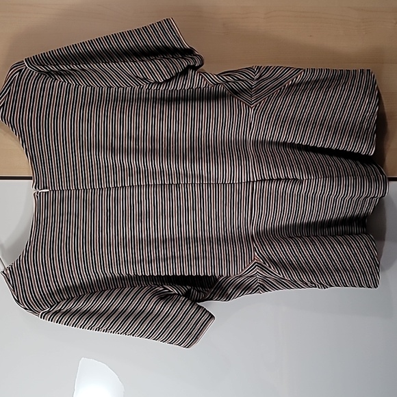 Woman's Talbots 1X Short Sleeve Top, Zipper in Back, Preloved Tan Black pinstrip - Picture 6 of 13